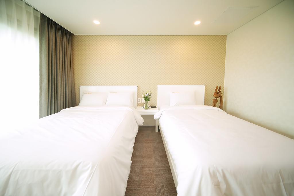 Sea View Hotel Jeju Quarto foto